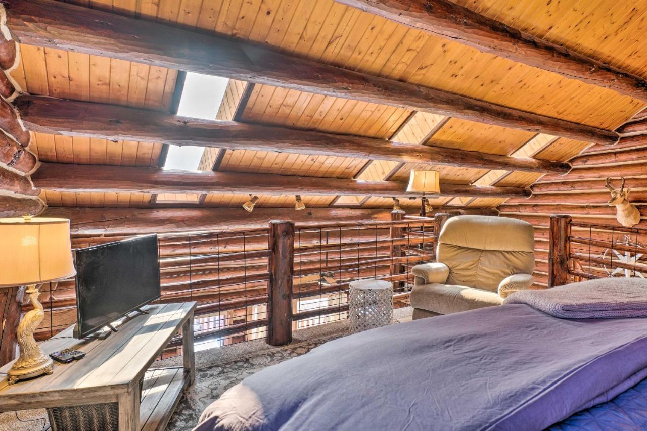 Classic Colorado Log Home With Mountain Views! Florissant ภายนอก รูปภาพ